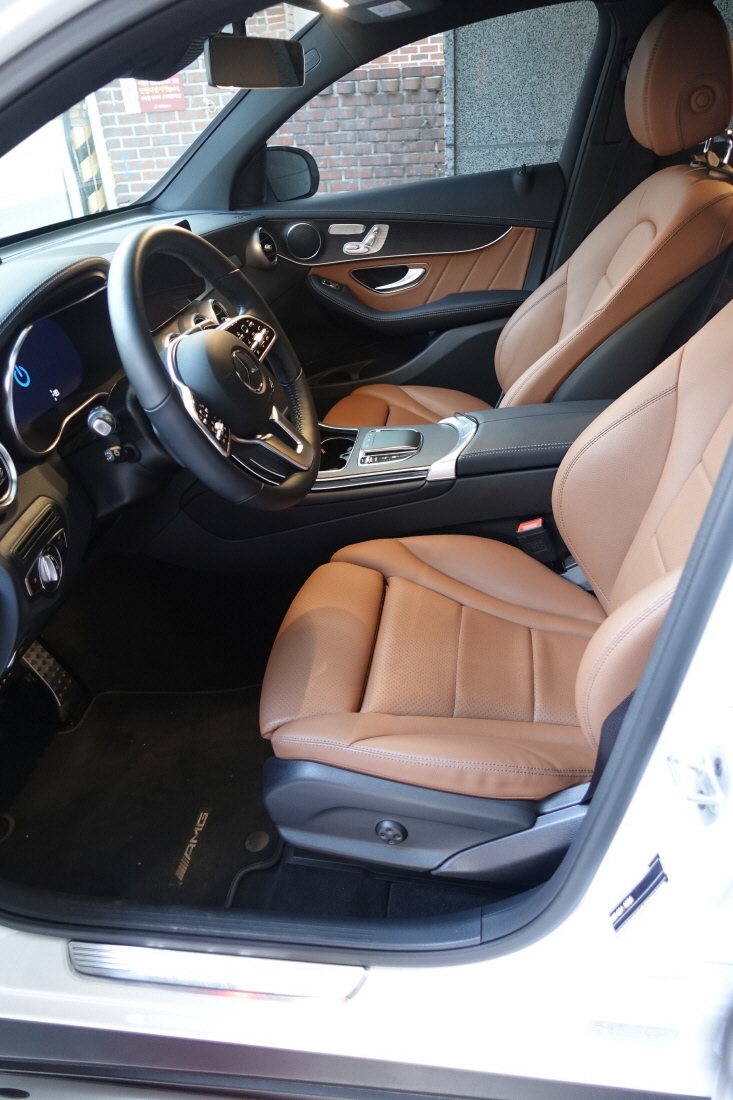 벤츠 GLC 300E 쿠페 실내디자인
