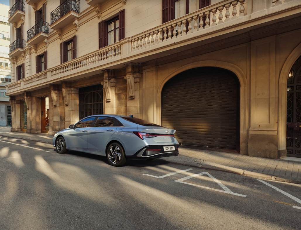 1위 현대 아반떼 하이브리드