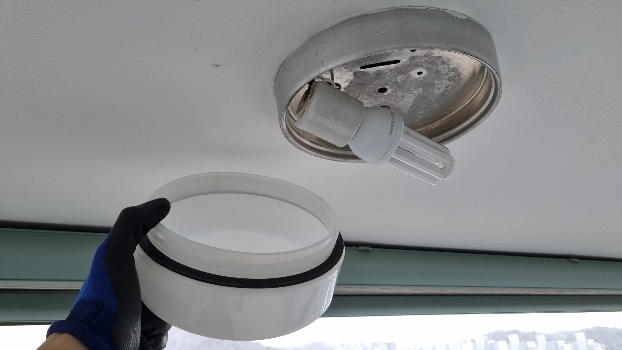 삼파장 램프 끼운 모습