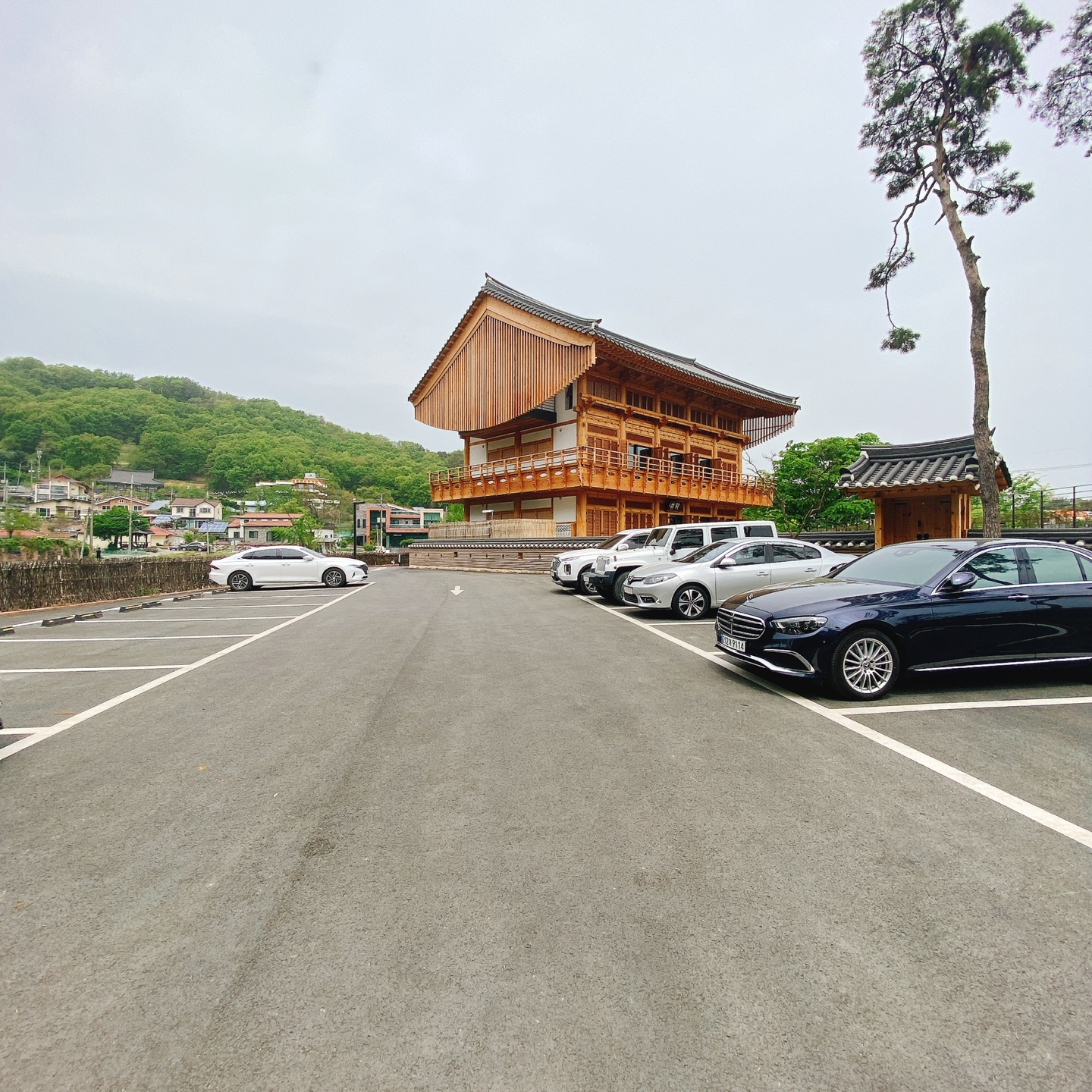 충북 청주 부모산 주봉마을 주봉저수지 한옥 북카페 인문아카이브양림 후마니타스