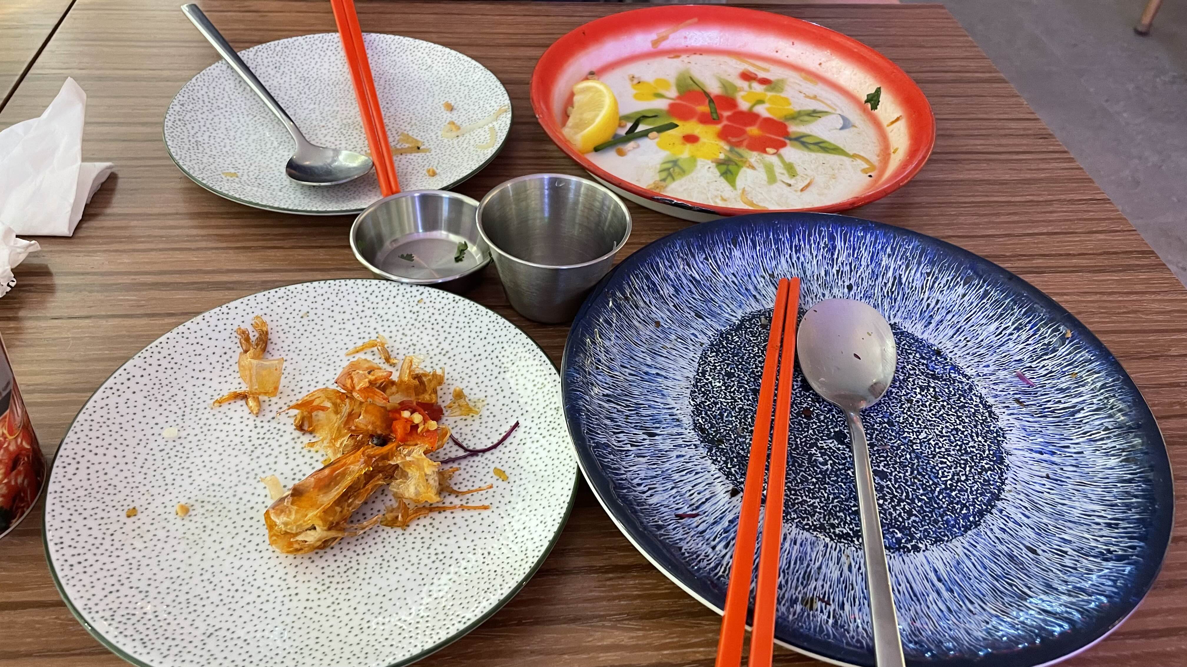 깨끗히 먹어치워 잔반 없는 그릇