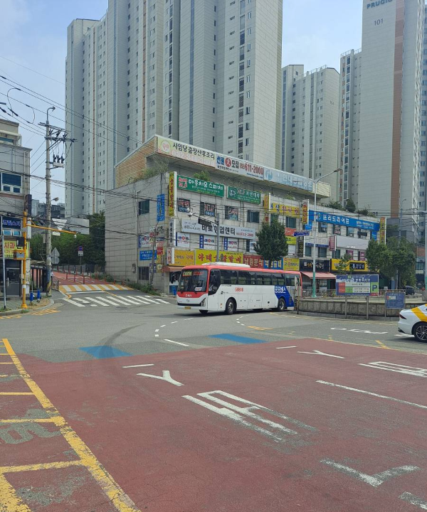 G8808 버스 들어오는 중