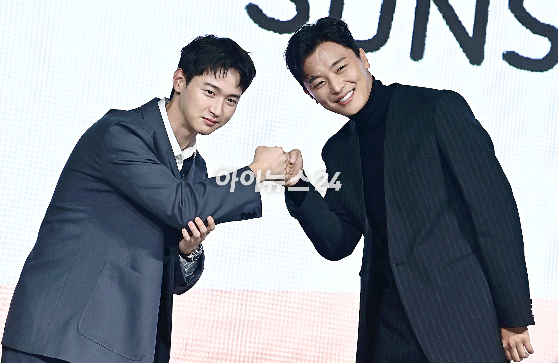 배우 장동윤이 1일 오전 서울 종로구 JW 메리어트호텔 동대문 스퀘어에서 열린 넷플릭스 '정신병동에도 아침이 와요' 제작발표회에서 포토타임을 갖고 있다. [사진=곽영래 기자]