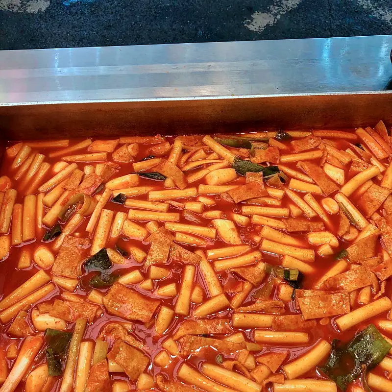 서민갑부 마포 망원시장 분식 빨간 국물의 떡볶이와 노릇한 튀김 대파 된장 김밥 연 매출 10억 원 김송이 방송 정보