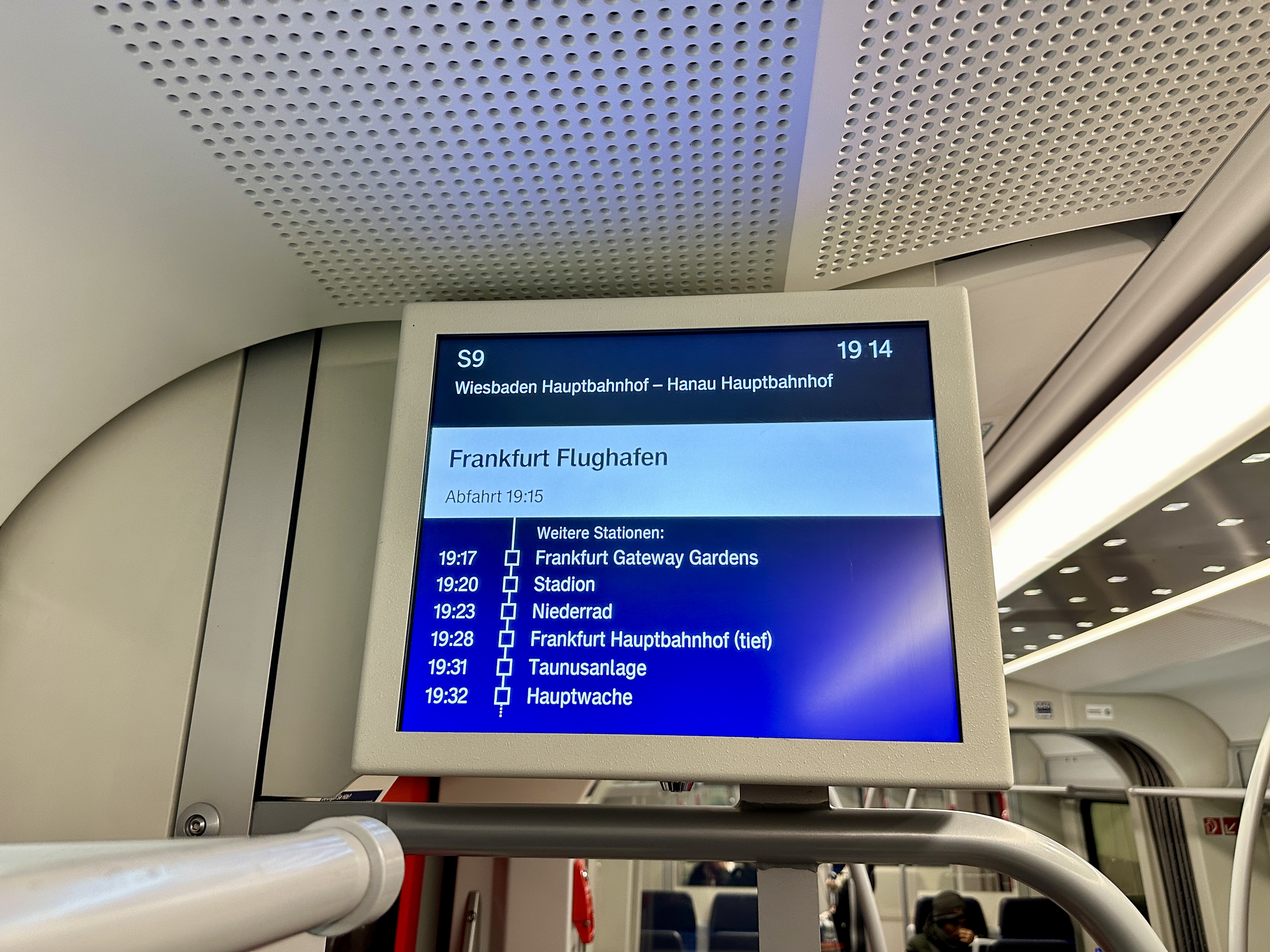 프랑크프루트 중앙역까지는 4정거장