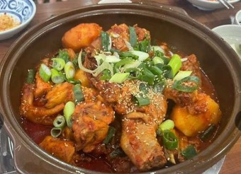 솥뚜껑닭볶음탕
