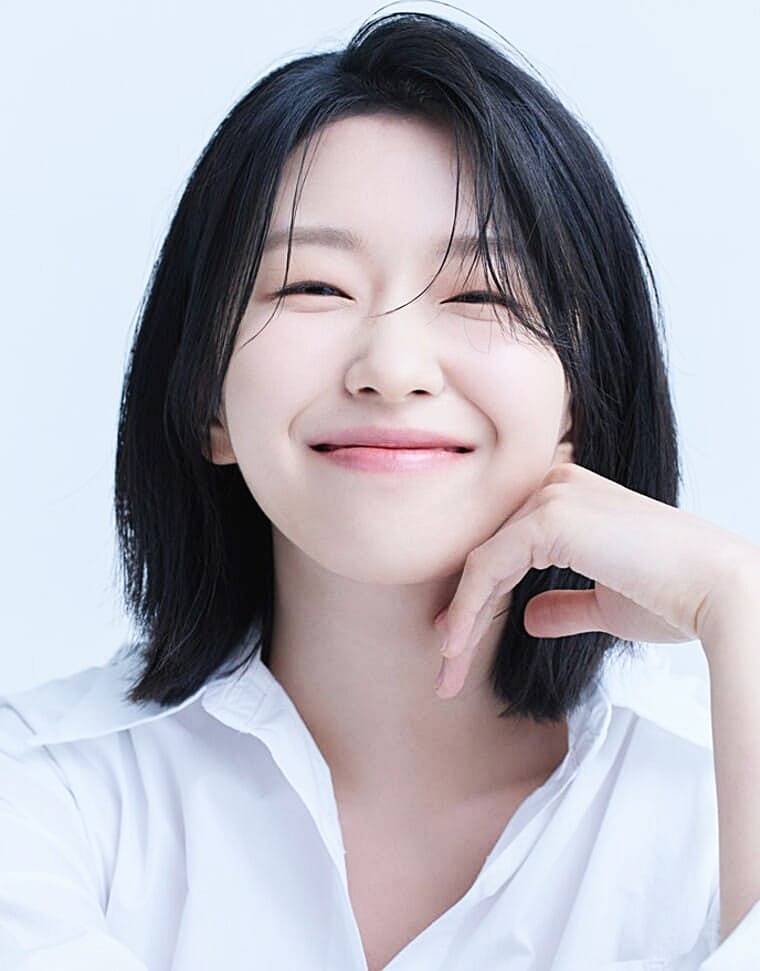배우-윤가이