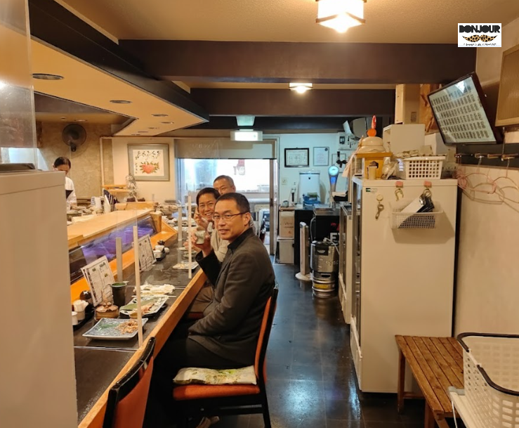 우오마사 내부에서 입구쪽을 바라보면서 찍은 바좌석