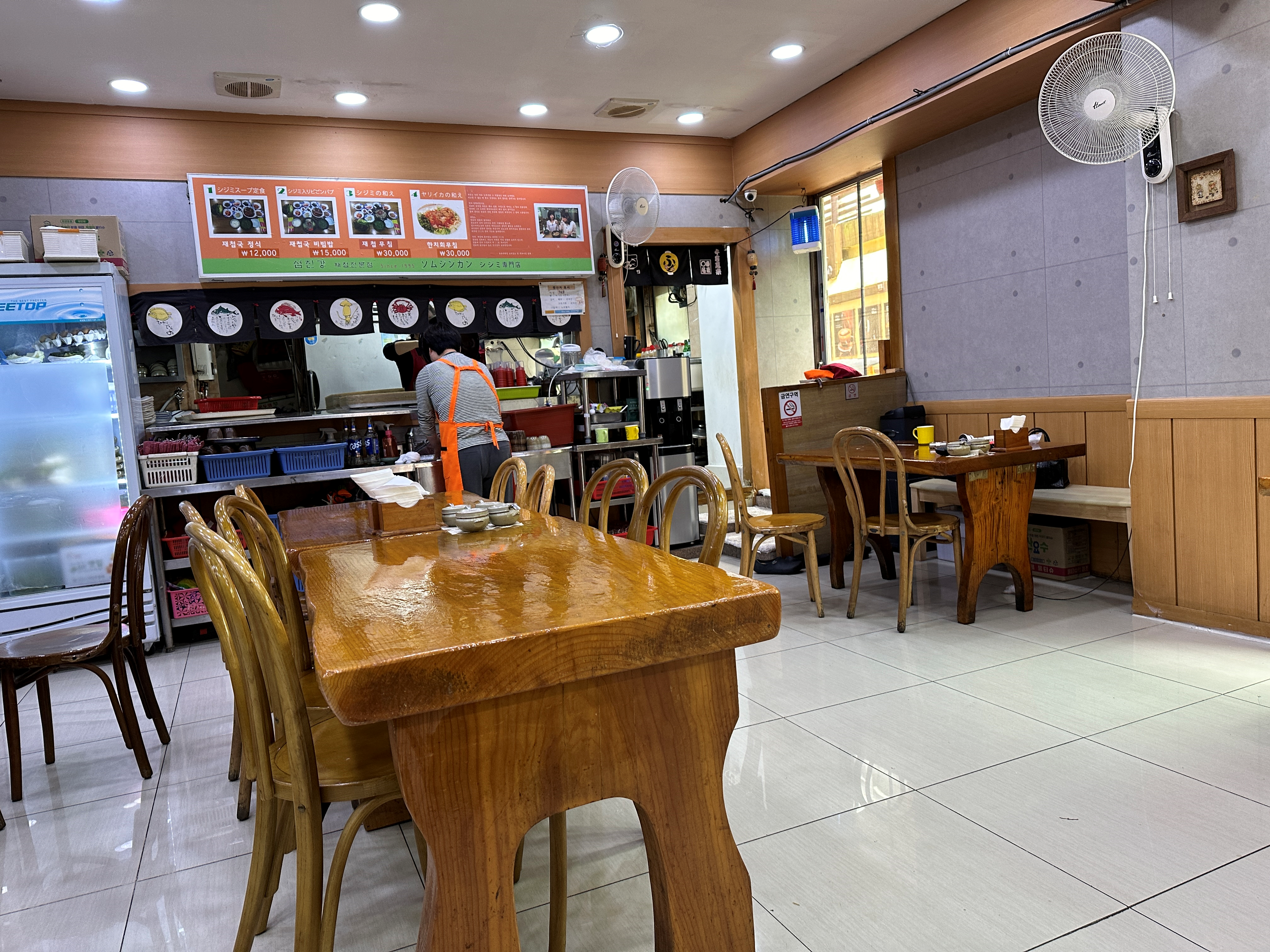 부산 중앙동 섬진강재첩국 홀