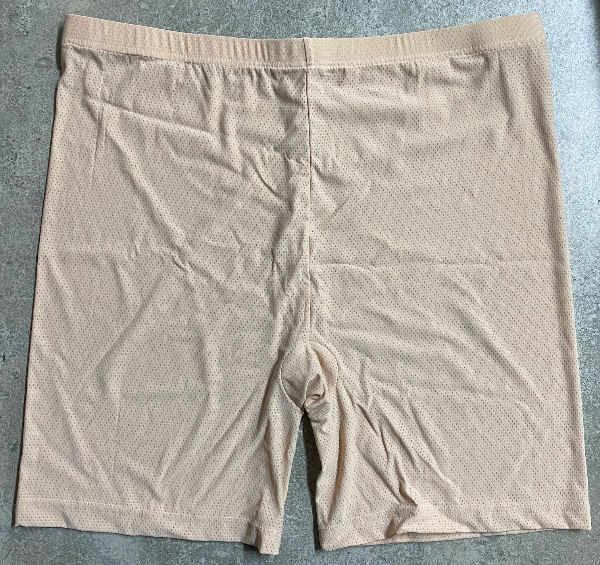 한 시장에서 구매한 속바지