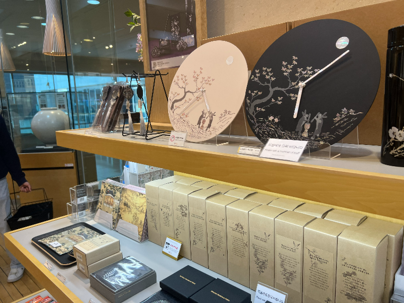 나전칠기 벽시계