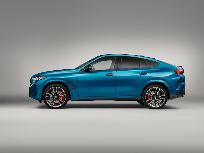 2024 BMW X6 페이스리프트 측면