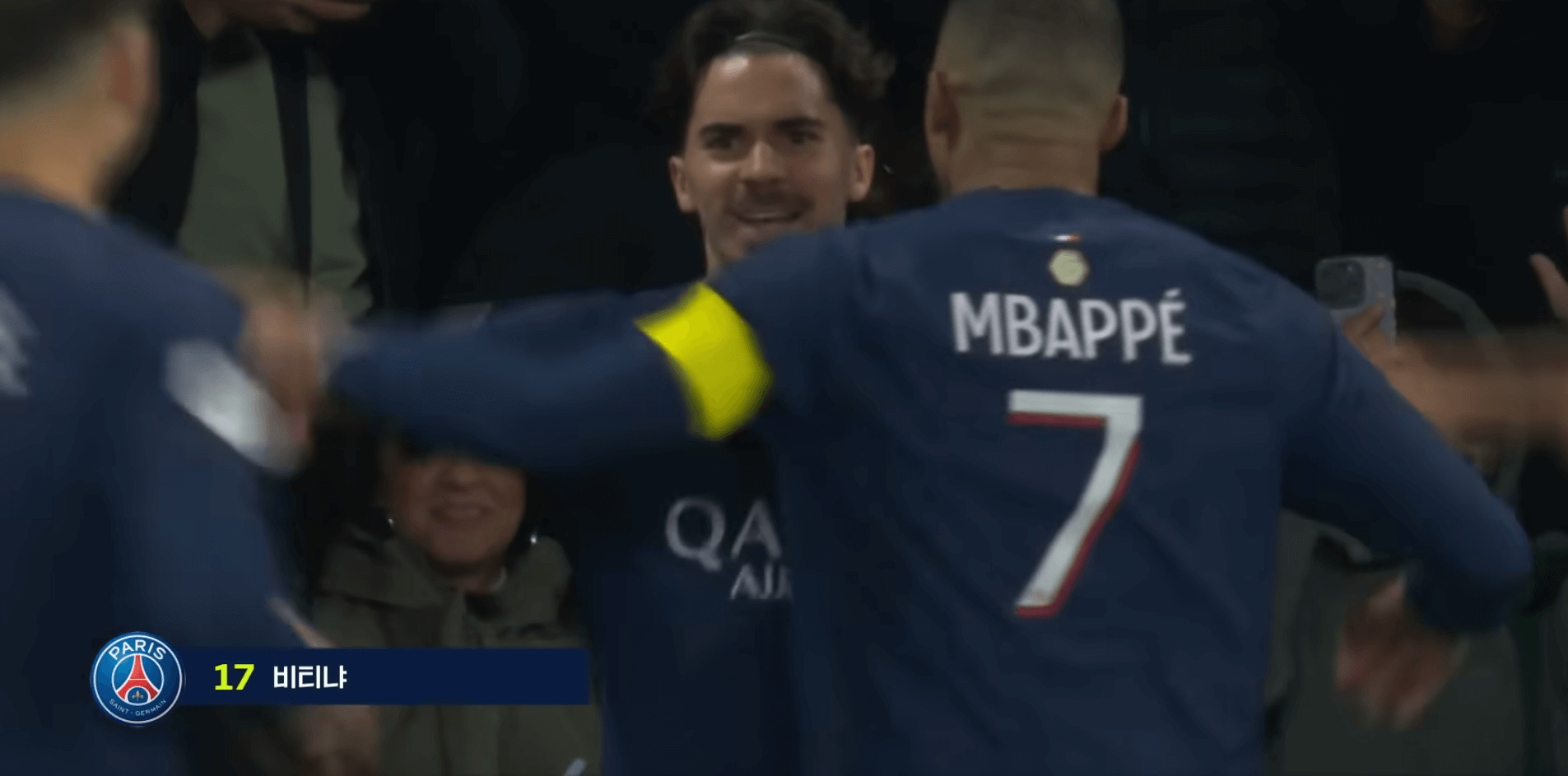 골 넣고 기뻐하는 비티냐 선수