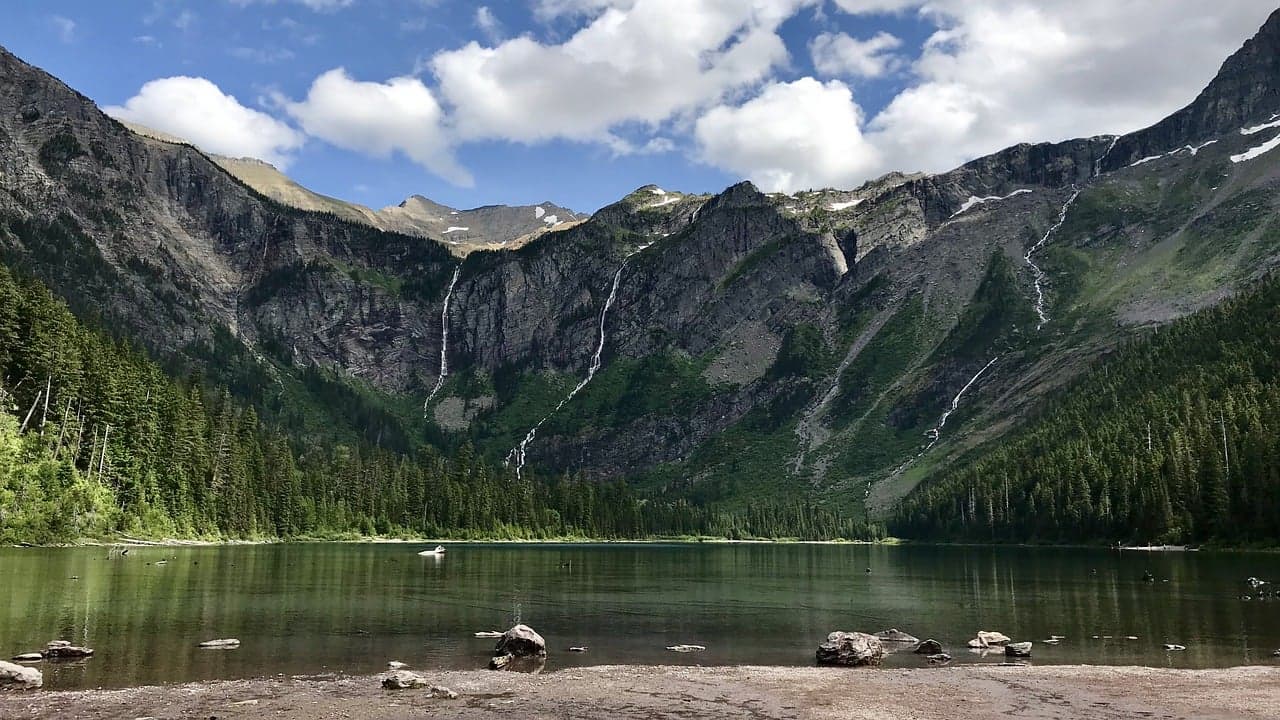 디지털 노마드: 대도시 vs 숨겨진 명소의 삶