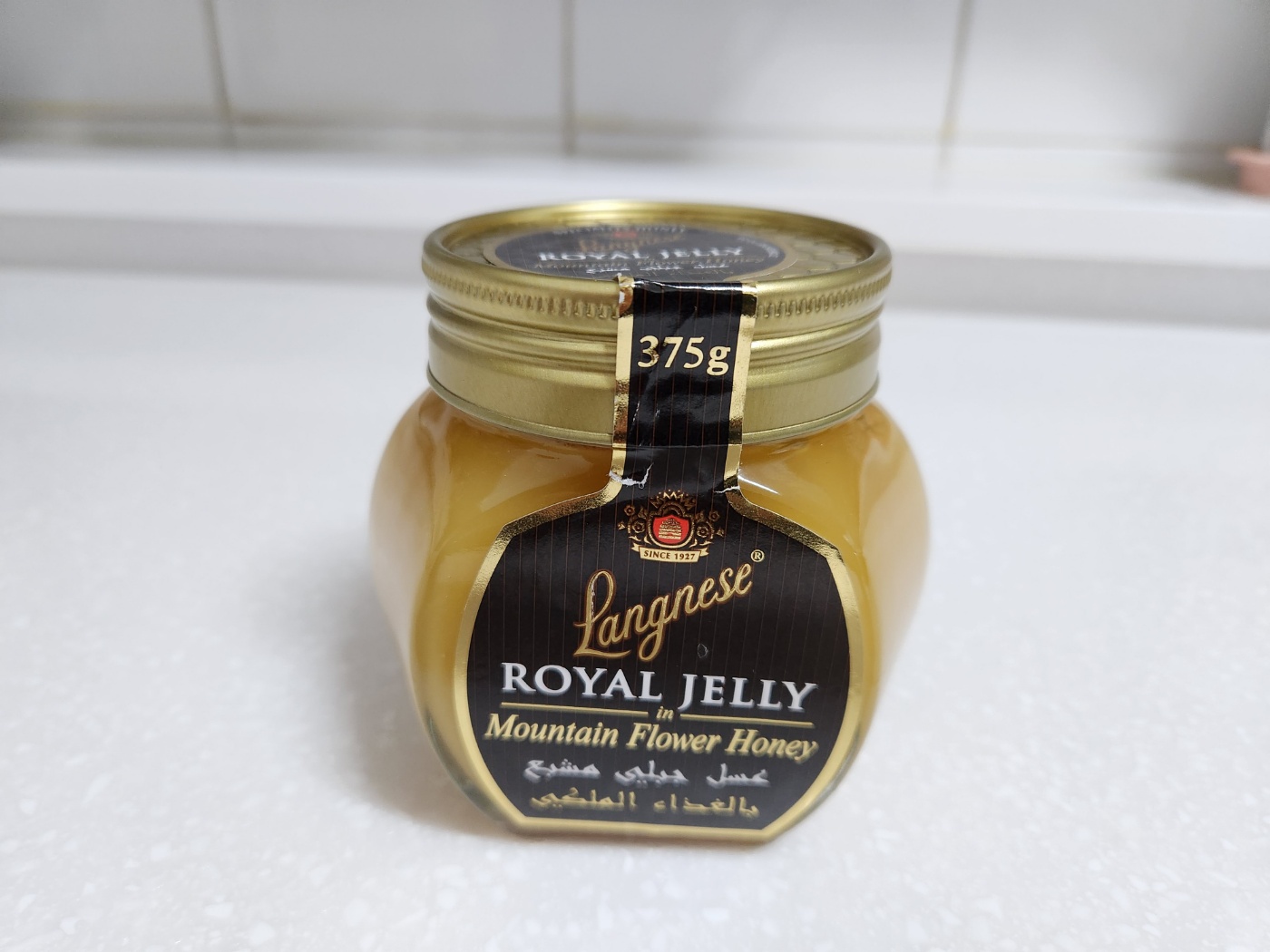 랑네제(Langnese) 회사의 로얄제리 375g 제품 앞면 사진입니다.