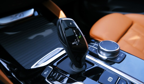 BMW-자동차-기어