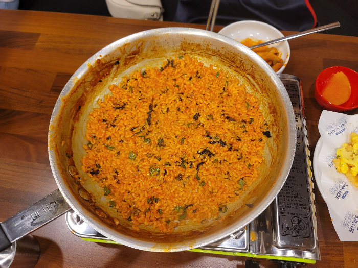 마무리 날치알 볶음밥