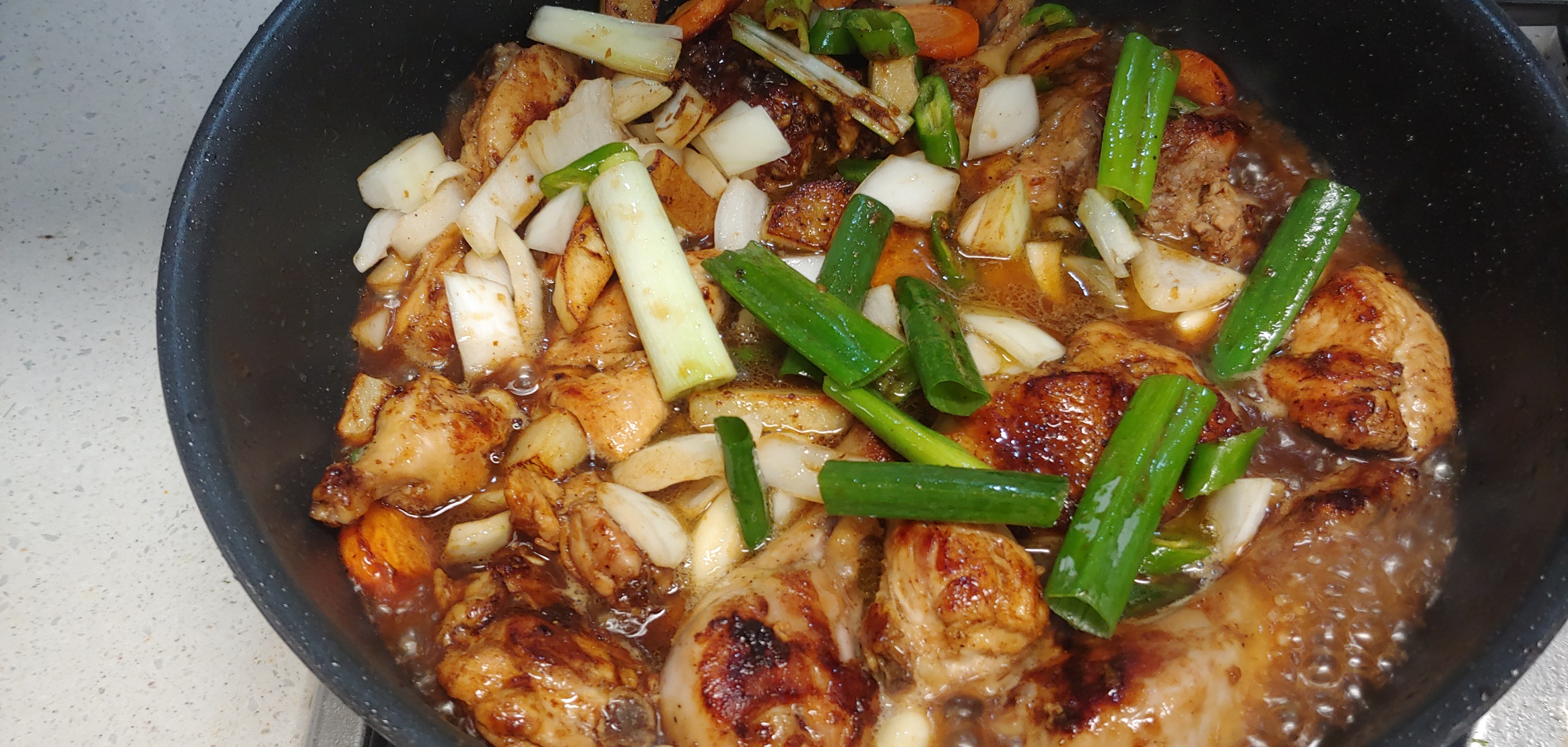 이미 소스가 일반적인 간보다 조금 더 짠 배율입니다. 따라서, 처음 끓일때 짜다고 느끼시는 분들은 물양 을 더 넣어주세요.