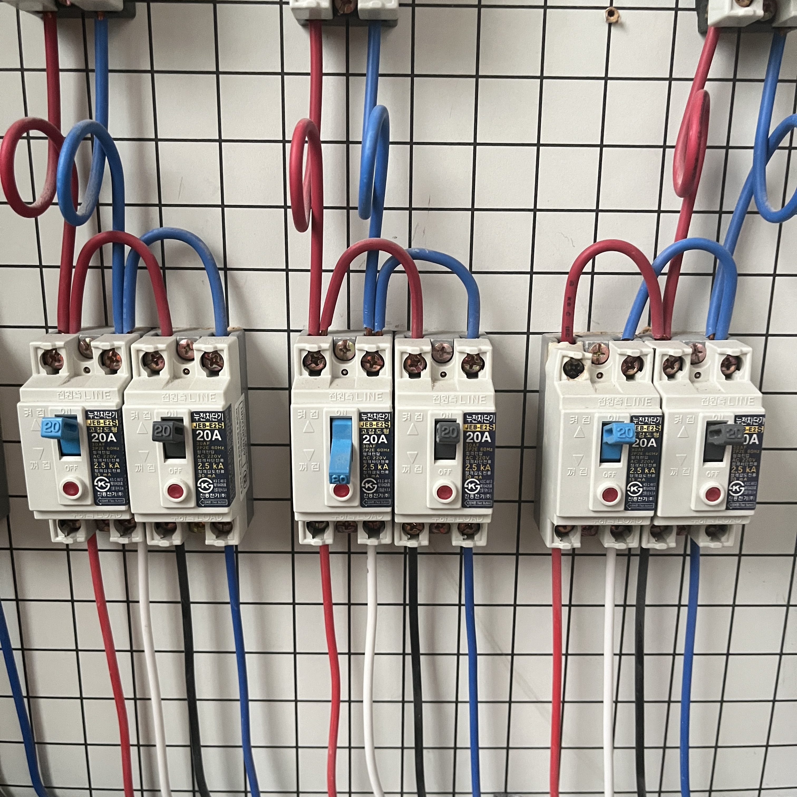 정전 시 대처법 차단기 위치 올리는 법