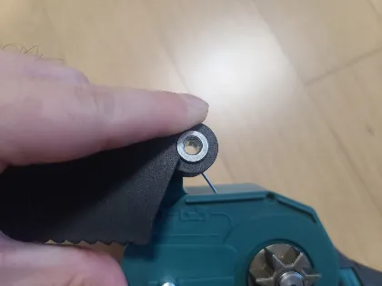 무선 충전식 전기톱 조립방법