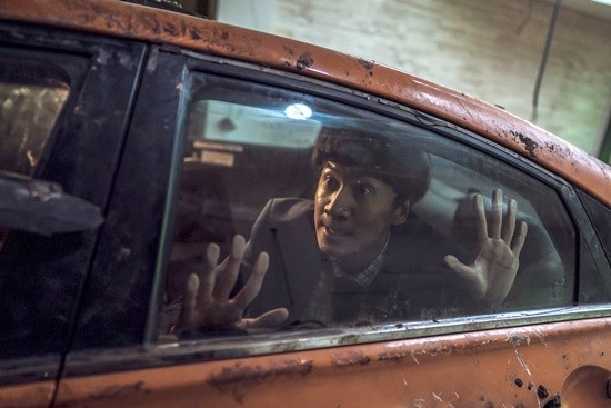 택시에 갖힌 이광수의 모습