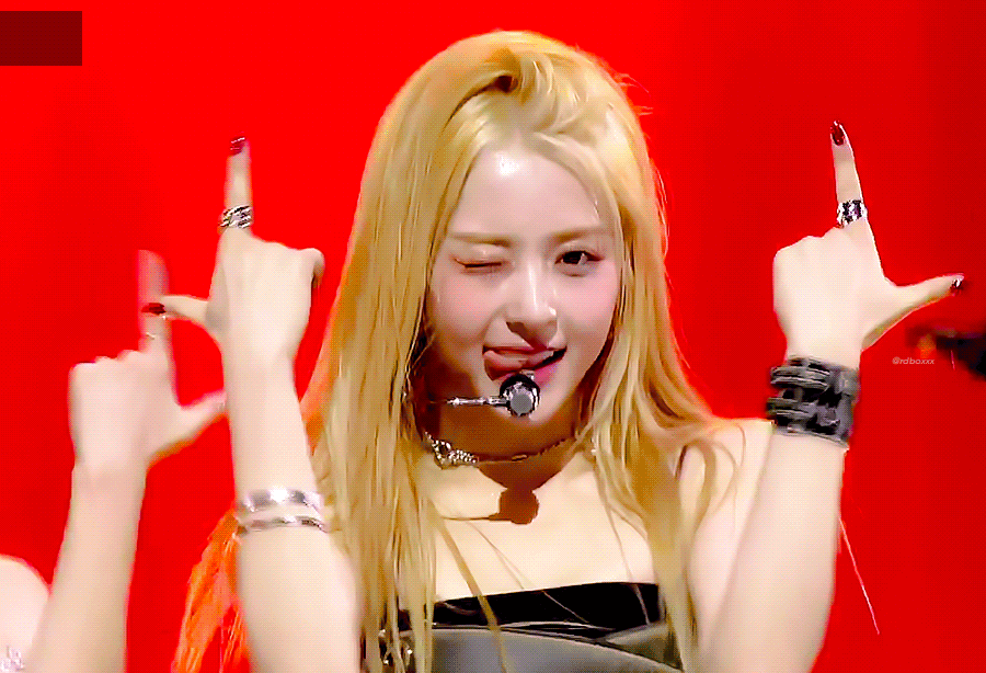 허윤진 ユンジン 르세라핌 LE SSERAFIM gif