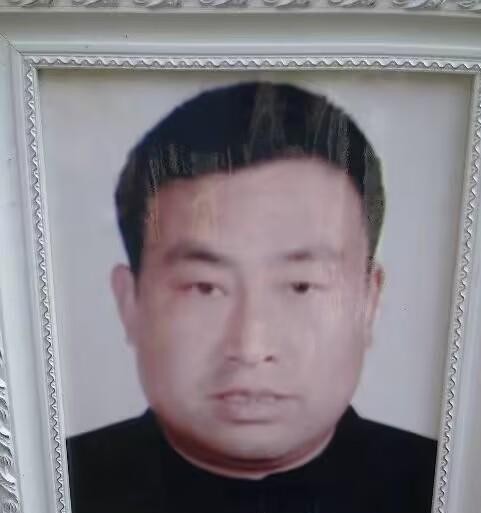 💔 15년 전 도둑을 막다 숨진 아버지, 아직도 ‘용감한 시민’으로 인정받지 못했다