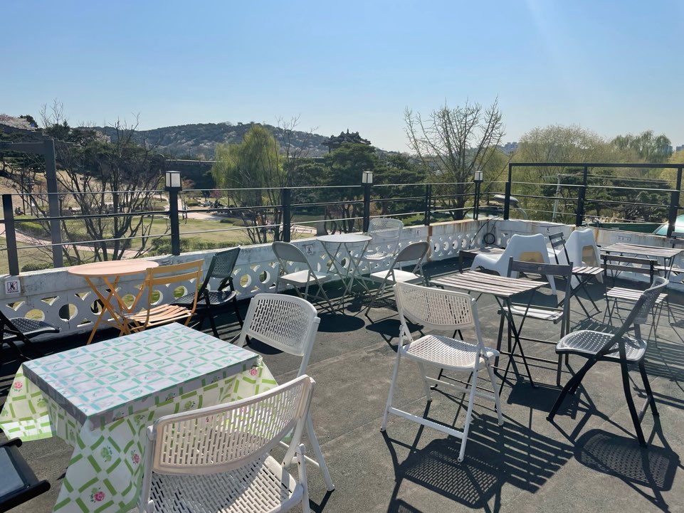 사맛디-커피실록-야외-루프탑