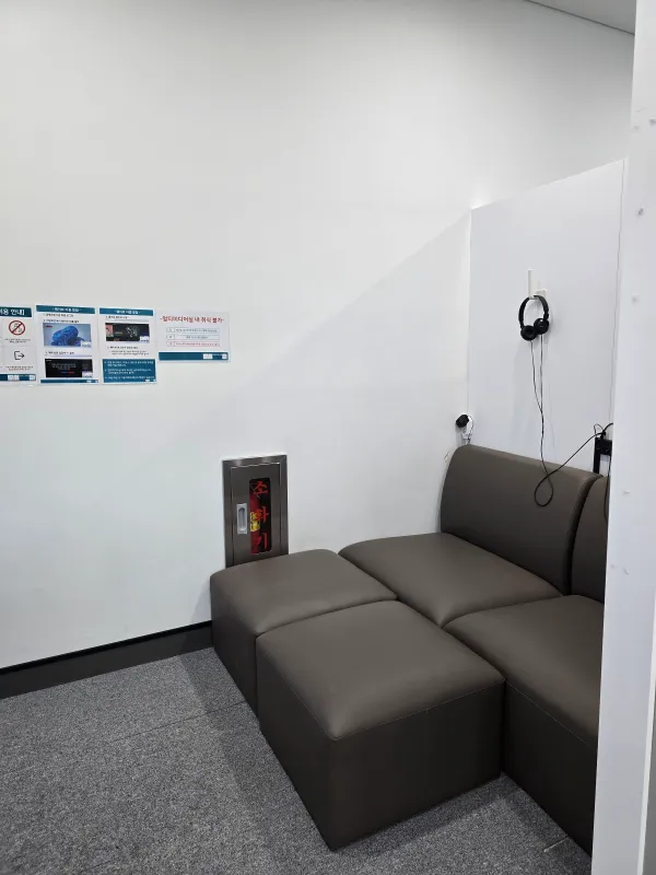 양평도서관-멀티미어실-영화관람-소파