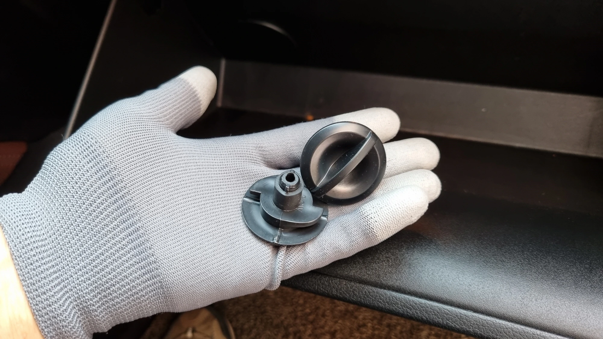 글로브박스 고정 걸쇠