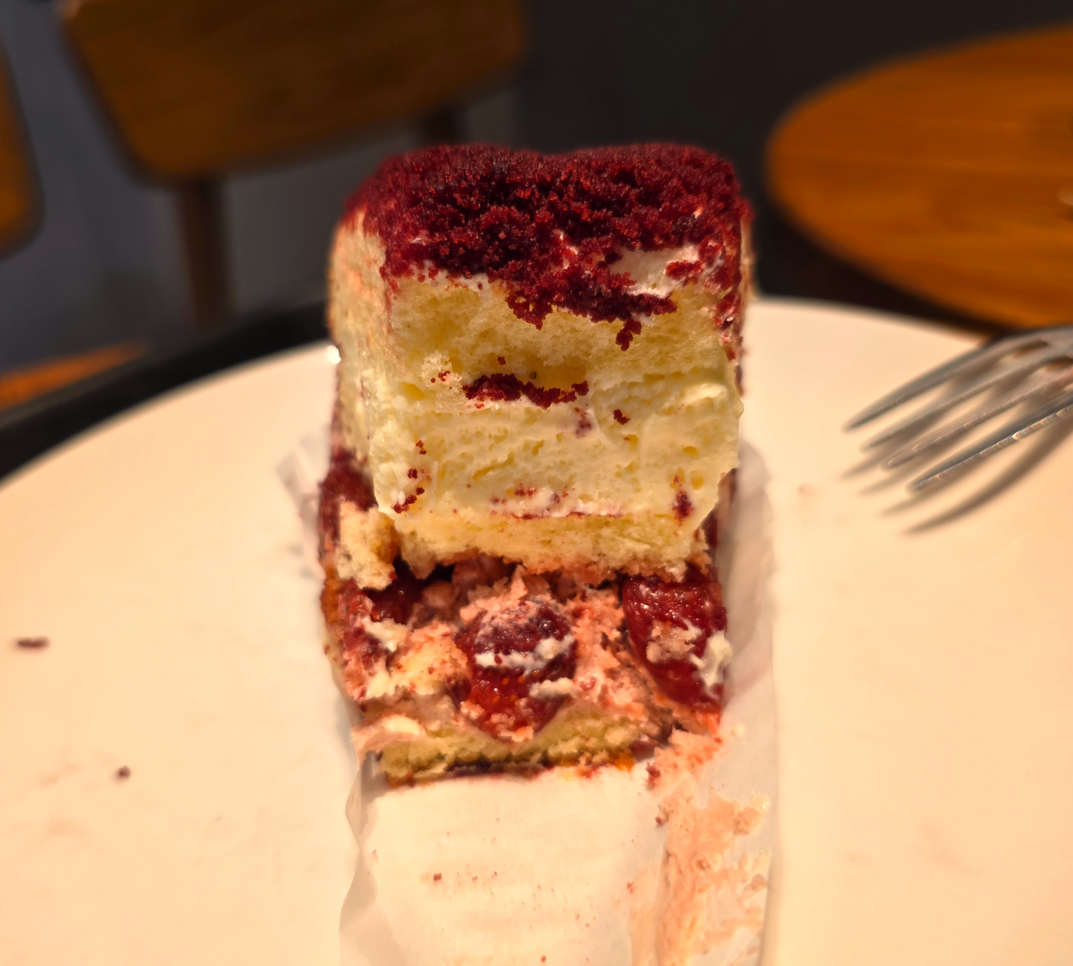 스타벅스신제품_스트로베리슈크림케이크