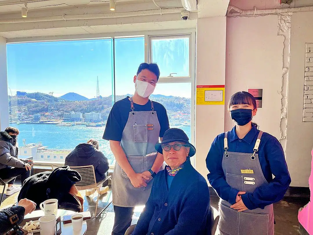 전남 여수 우리 캠핑 왔어요 취향 다른 부부의 알콩달콩 캠핑 여수 바다가 한눈에 펼쳐지는 오션뷰 카페 유자 커피 맛집 추천