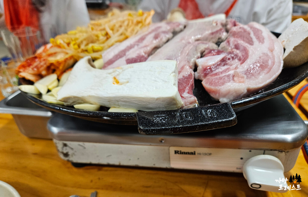진토 김치 생고기 삼겹살 구이