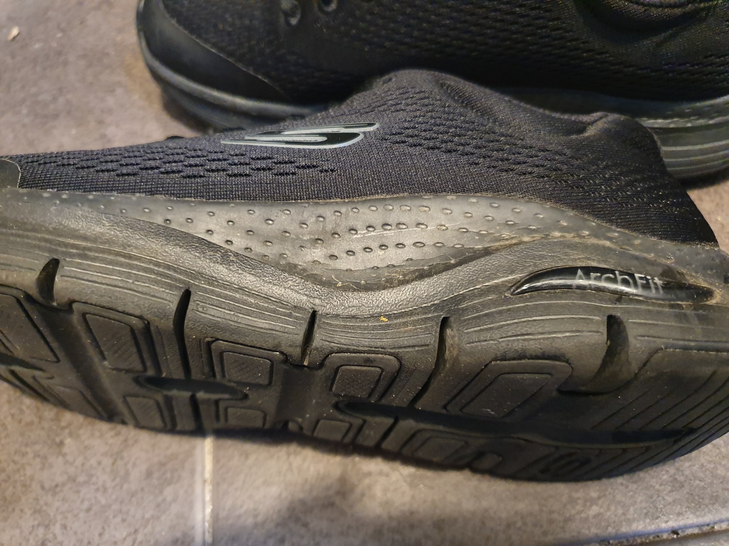 스케쳐스 아치핏