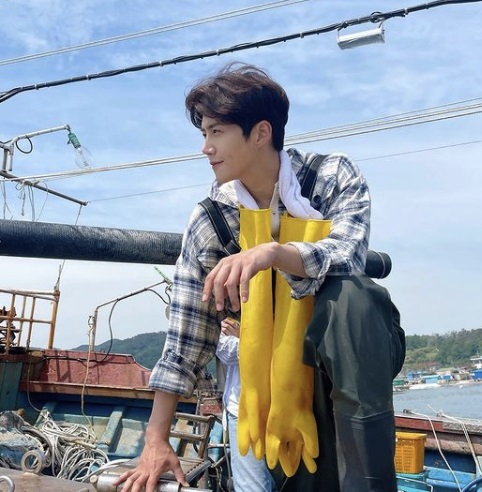 배우-김선호-배에서-찍은-사진