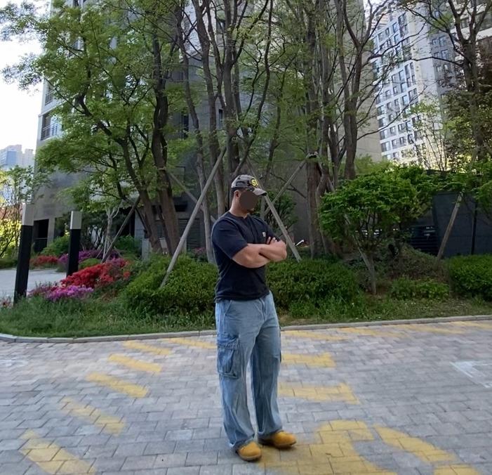 데일리룩('26. 4. 27.)블루썬플라워 SUN로고 카모플라주 빈티지 카모 볼캡, 칼하트 포켓 반팔티셔츠 K87, 무신사스탠다드 워싱 카고 팬츠, 팀버랜드 6인치 워커 부츠