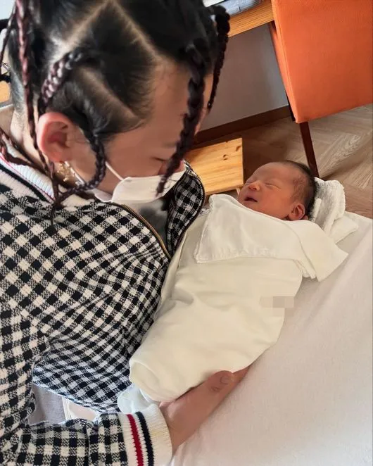 래퍼 양홍원&amp;#44; 아빠됐다 딸 양루아 탄생 소식 전해.. 아기 엄마는 누구 영비 출산 여자친구 와이프 아내 원현주