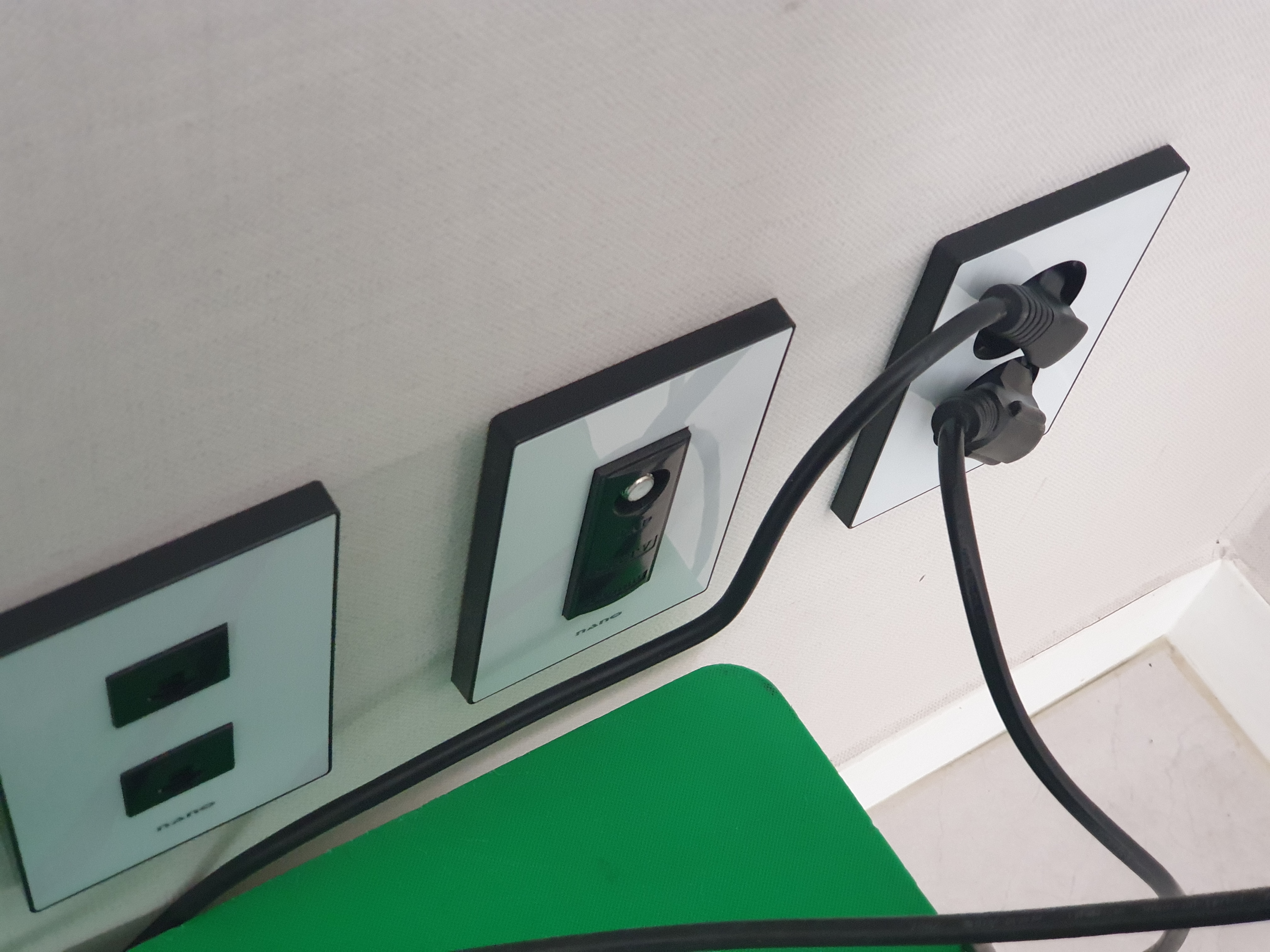 케이블단자가 있다. 하지만 신호가 들어오지 않는다.