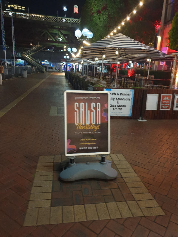 시드니 재즈 바와 라틴 바(살사 바): BarMe, Establishment Bar, Pontoon Bar_Pontoon Bar_살사 안내판