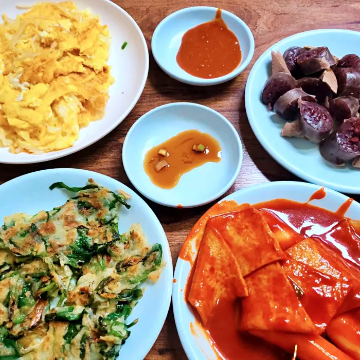 부산 금정구, 서동 미로시장 맛집 계란만두, 떡볶이, 부추전