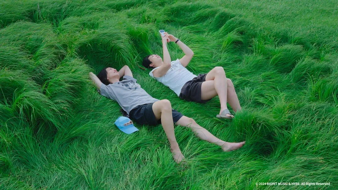 부산국제영화제에서 상영 중인 영화 장면 중 하나