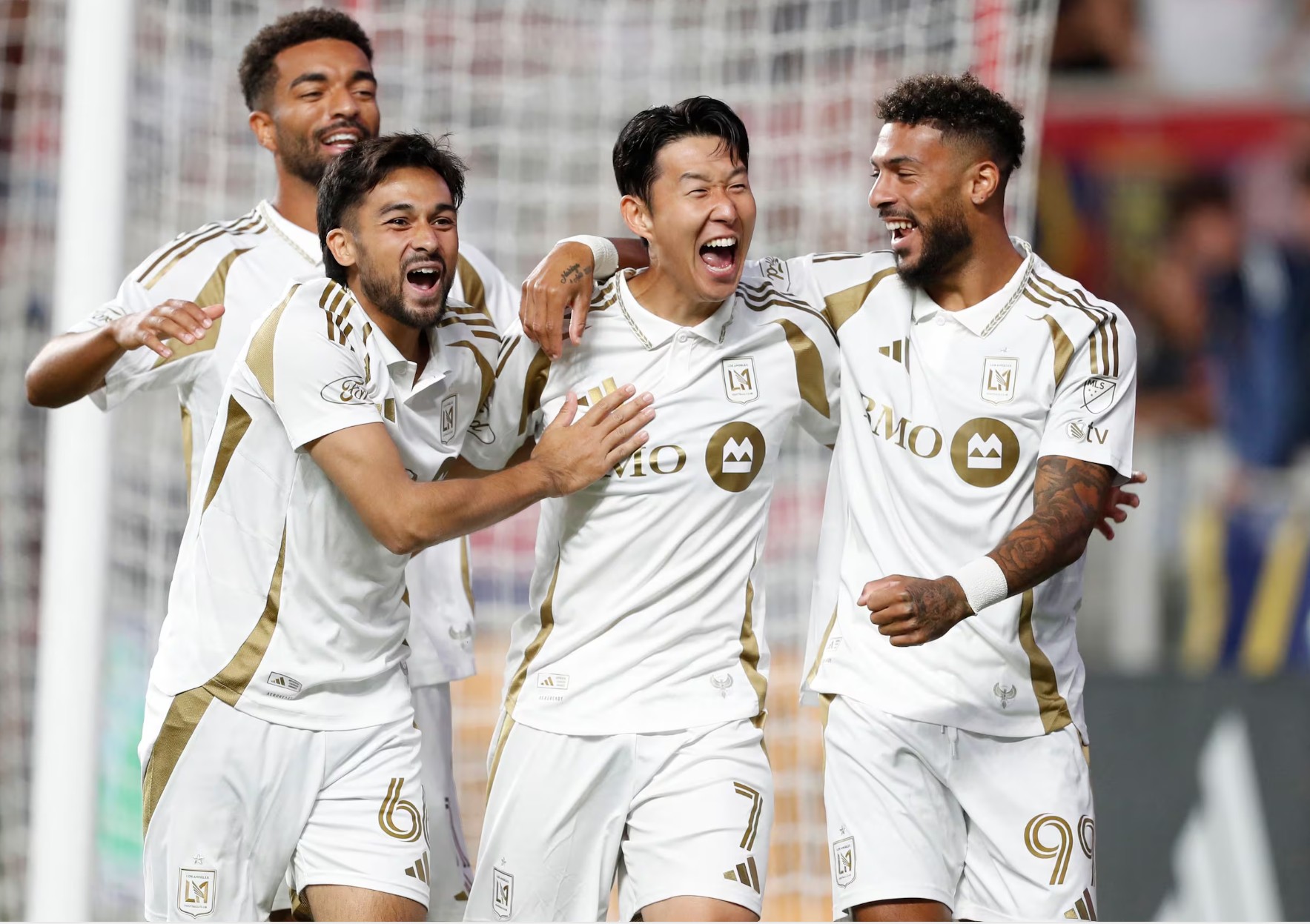 손흥민 MLS 첫 해트트릭, LAFC를 승리로 이끈 역사적인 경기 관련 사진