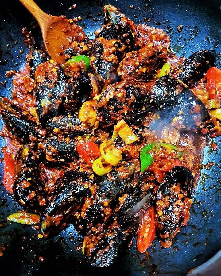 생활의달인 대만식 볶음밥 & 홍콩식 홍합볶음 달인 불향 가득 비법 고추가루 양념장 신촌 중식당 은둔식달 오늘 방송 맛집 정보