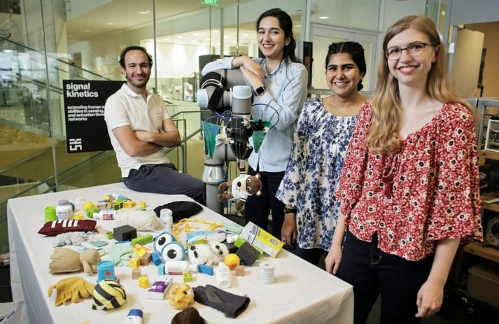 숨겨진 물체를 회수하는 로봇