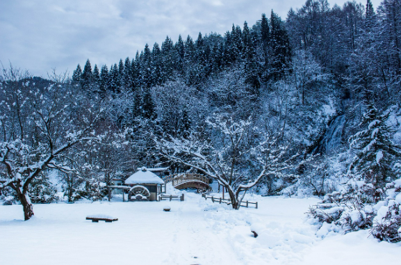날씨에 따라 바뀌는 최적의 숙면 루틴