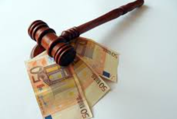 금리 결정으로 달라지는 돈의 가치를 보여주는 사진