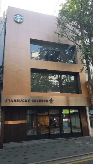 스타벅스-이대R점-매장사진