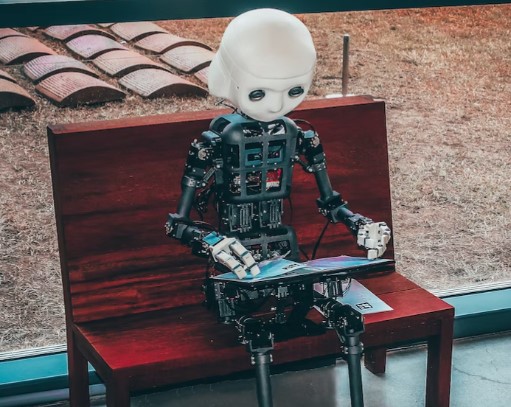 인공지능-로봇이-책읽는-사진