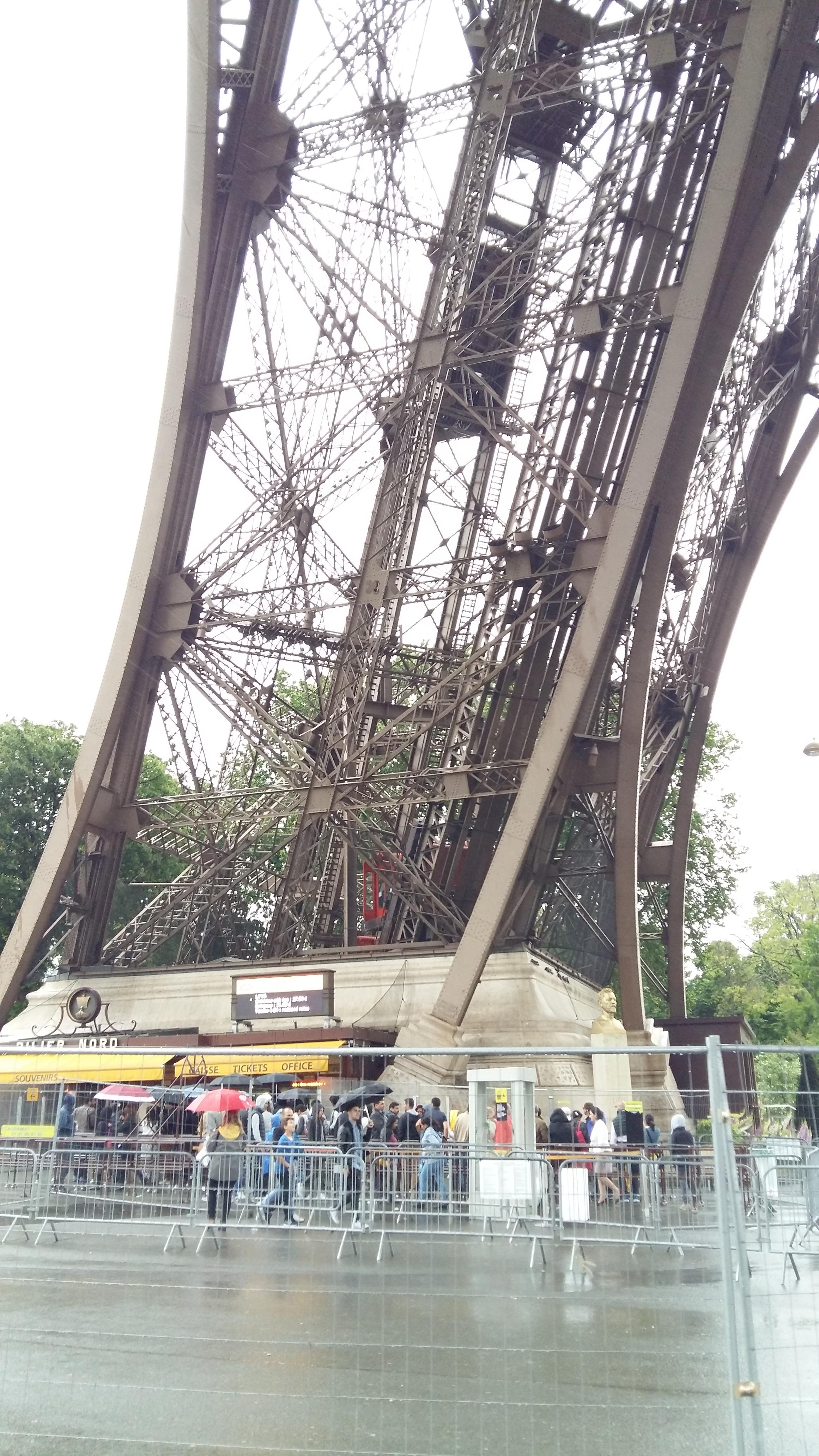 프랑스 파리 에펠탑 기둥