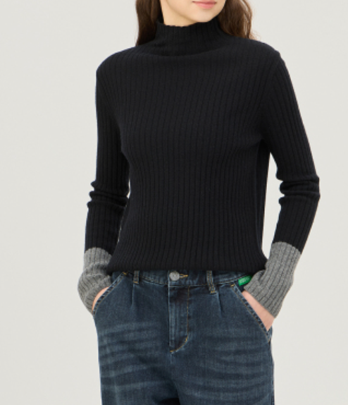 [Online Exclusive] 소매 배색 슬림 니트1